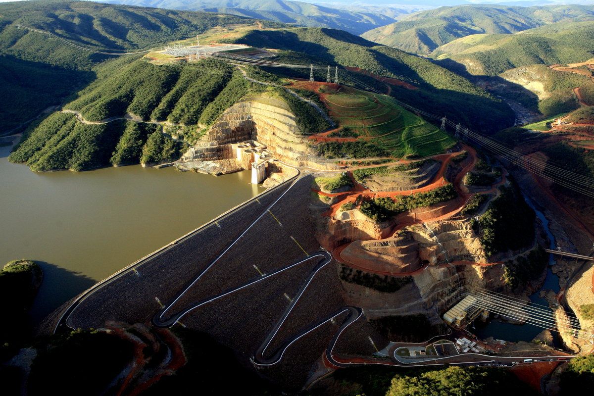 Irapé — barragem, tomada d'água e casa de força