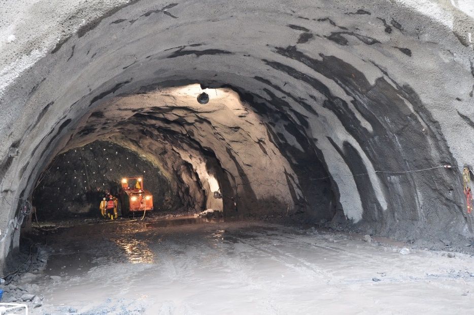 Manduriacu — escavação do túnel de desvio